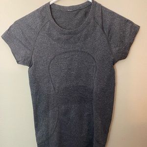 Lululemon tshirt